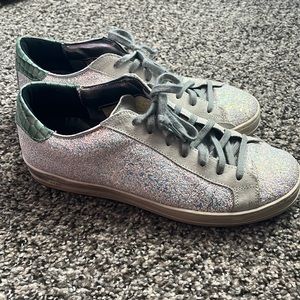 P448 John Iridescent Glitter Low Top Sneaker
